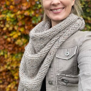 Bella Scarf strikkeopskrift – produktbillede