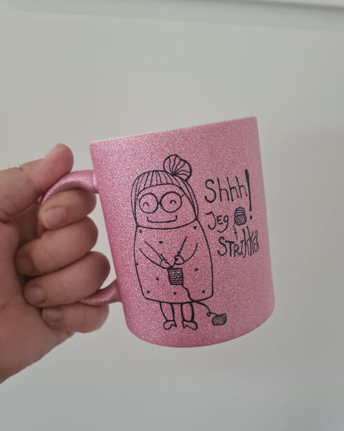Krus: shhh jeg strikker Pink Glimmer (2)