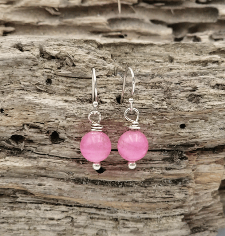 Ørekroge med pink jade.