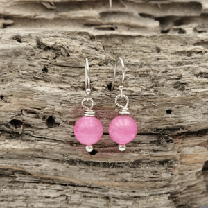 Ørekroge med pink jade. – produktbillede