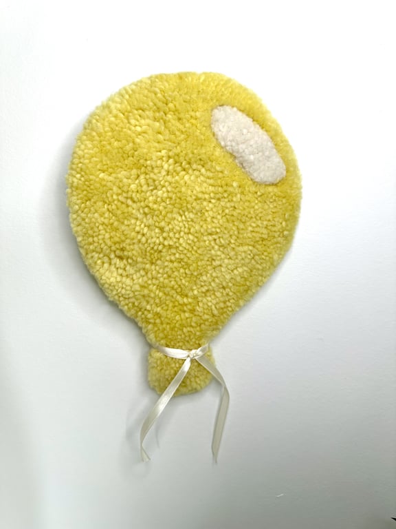 Tuftet farverig ballon (lille)- Håndlavet vægkunst i 100% uld. billede 3