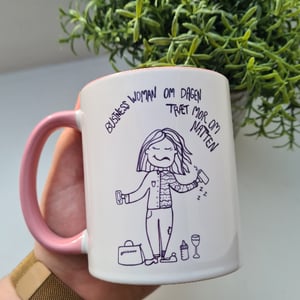 Krus: Business woman om dagen Træt mor om natten Rosa – produktbillede