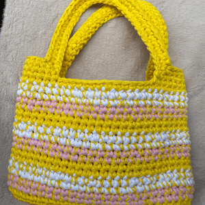 Gul hæklet taske – produktbillede