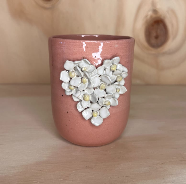 Valentinkop lyserød med hvide blomster