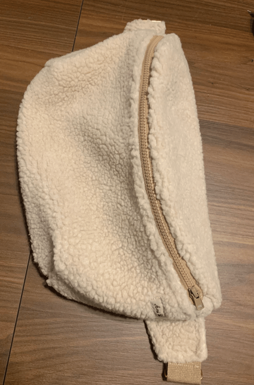 Bæltetaske i beige teddy