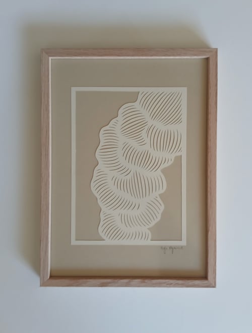 A4 papercut, beige, Indrammet 