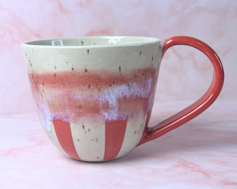 Tivoli-kop i rød, lyserød og plettet creme