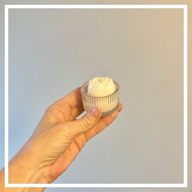 Soyavokslys i lille glas med Bonderose/Pæon og glimmer billede 2