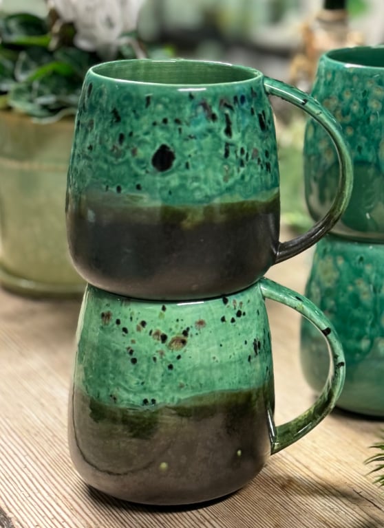 Krus grønt med sorte nister 