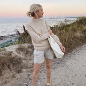 Opskrift: NOVICE SWEATER fra PetiteKnit – produktbillede