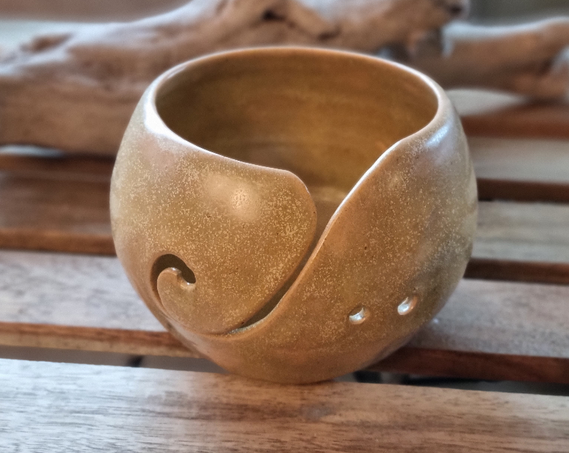 Strikkeskål Gul/orange. Diameter 14 cm