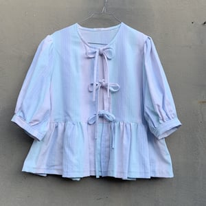 Pastel-sløjfebluse 1 – produktbillede