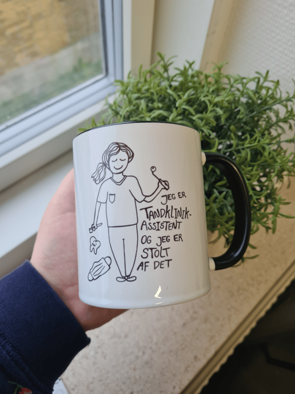 Krus: Jeg er tandklinikassistent og jeg er stolt af det Sort