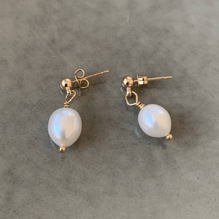 Hvide ferskvandsperle øreringe (small)