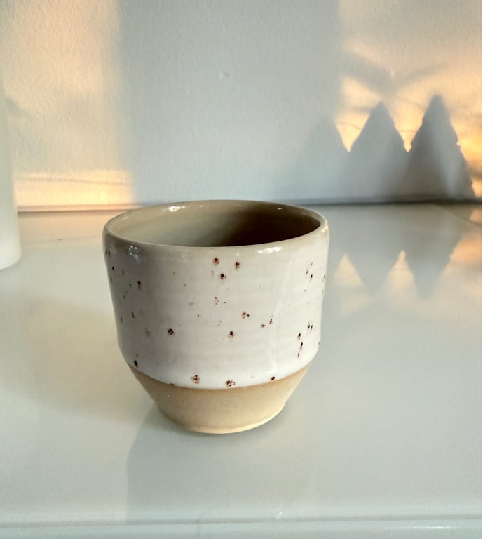 Espresso kop, råhvid med nister