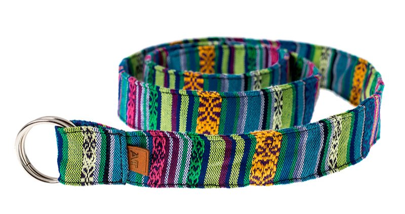 Bælte i skønt farvedesign med dobbelt-ring spænde