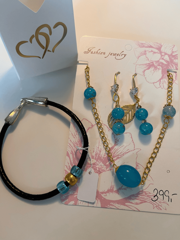 Sæt med smukke laguneblå øreringe og halskæde billede 7