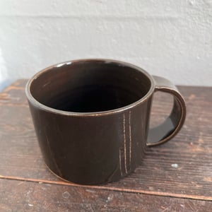 Kop med hank, mørk chokolade – produktbillede