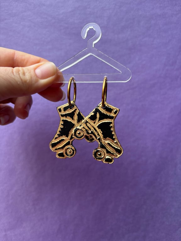 Rollergirl i sort/guld i creol