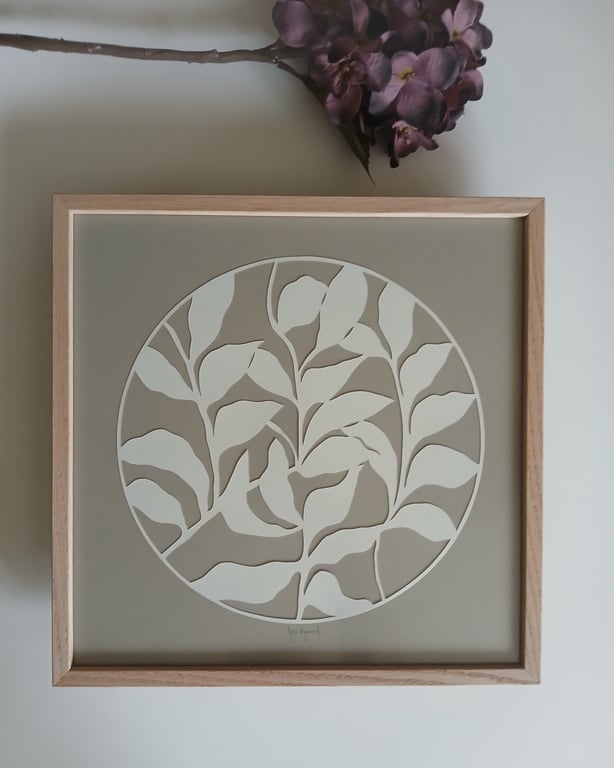 30x30cm papercut, beigegrå, indrammet 