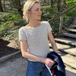 Opskrift: WAVE TEE fra PetiteKnit – produktbillede