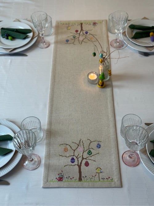 2054-1 Happy Easter runner Str. 30 x 100 cm.