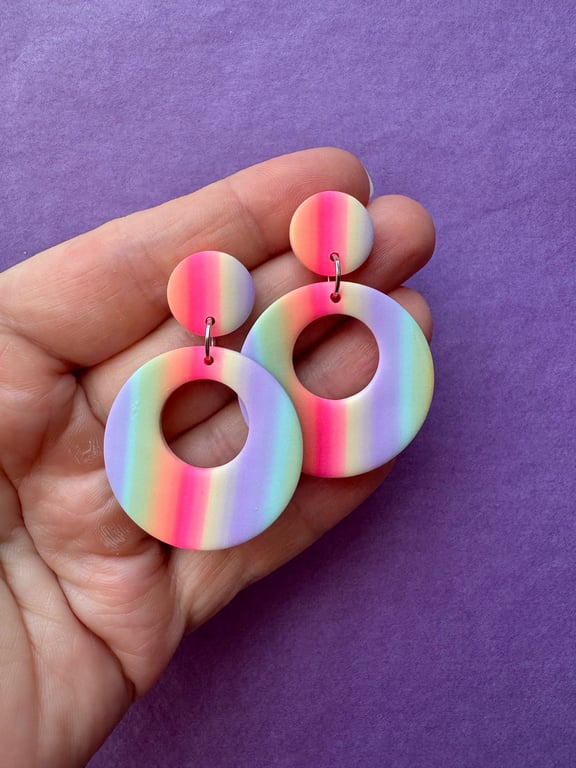 Ombre-regnbue stribede ørehængere