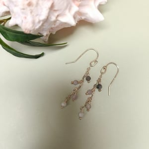 Blomster på hjertestien - grå – produktbillede