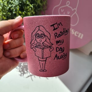 Krus: im reading my day away Pink Glimmer – produktbillede