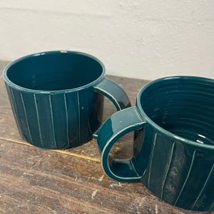 Kop med hank, petrolblå – produktbillede