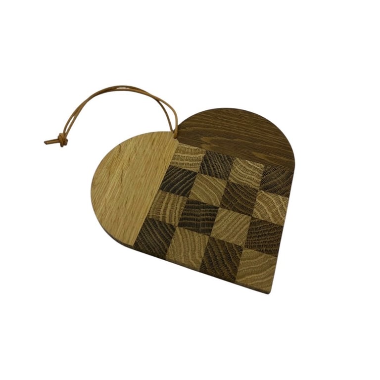 Julehjerte af egetræ m. snor, håndlavet (stor)