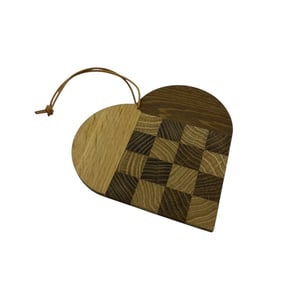 Julehjerte af egetræ m. snor, håndlavet (stor) – produktbillede