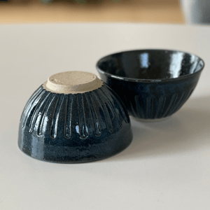 Skål m. riller, lavaler, havblå - ø 13 cm – produktbillede