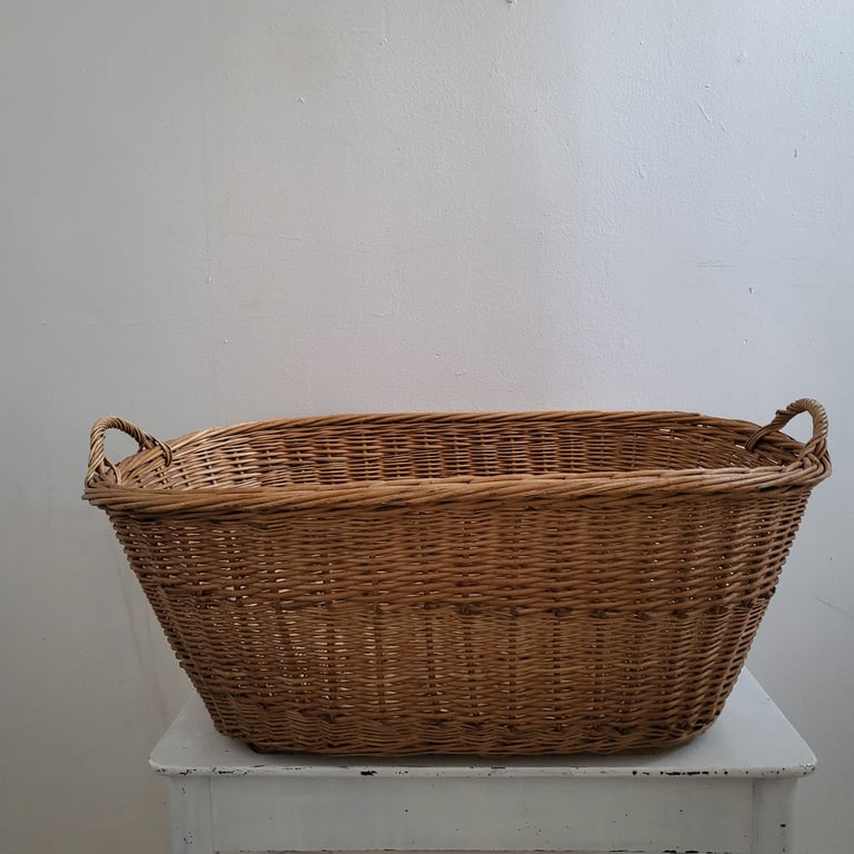 Stor pileflet kurv med smuk patina