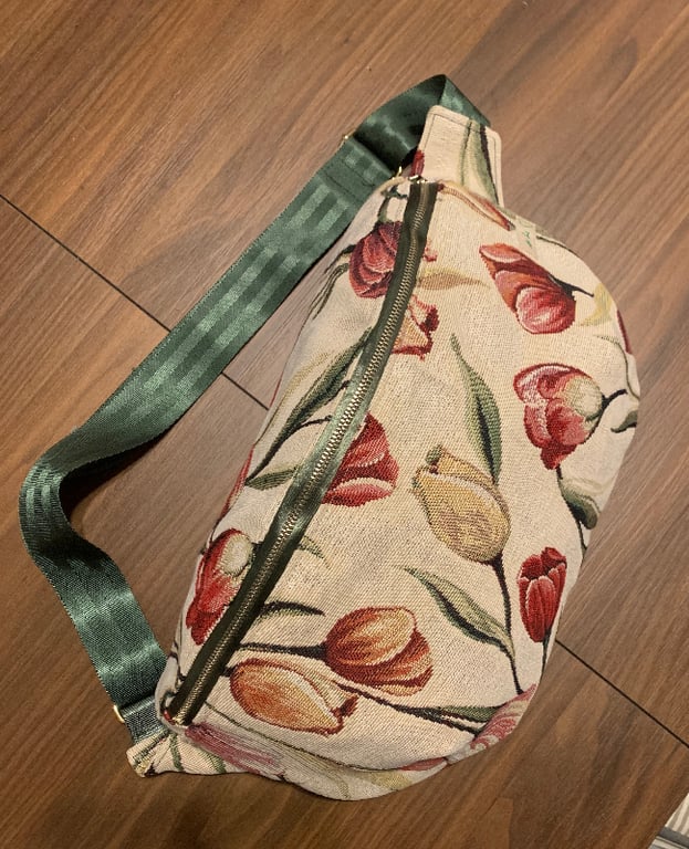 Bæltetaske med tulipaner