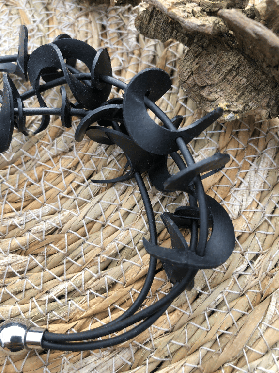 Armbånd med snørkler billede 2