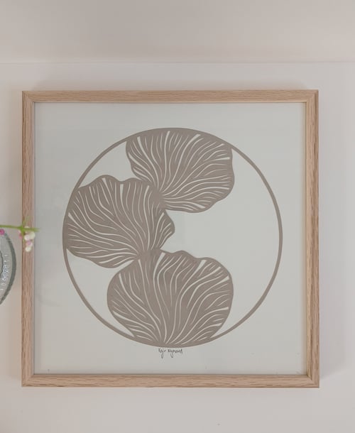 30x30cm papercut, beigegrå, indrammet 