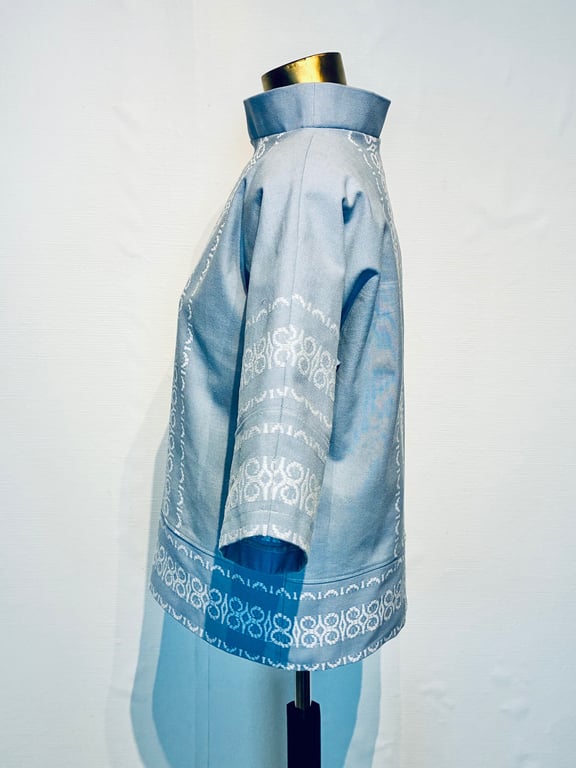 Trine-bluse i gråblå nuance billede 4