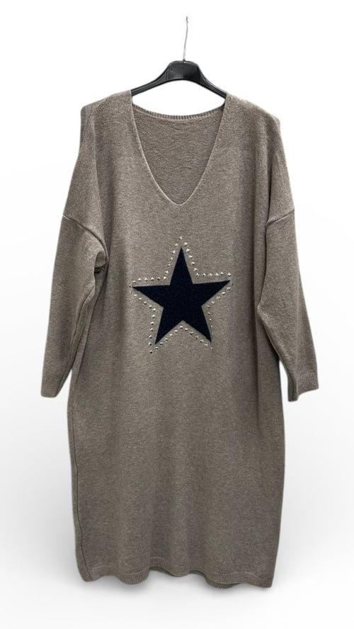 Vibe Soft dress, Latte w navy star. Onesize 36-46. (2)