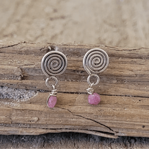 Lyserøde turmalin ørestikker. – produktbillede