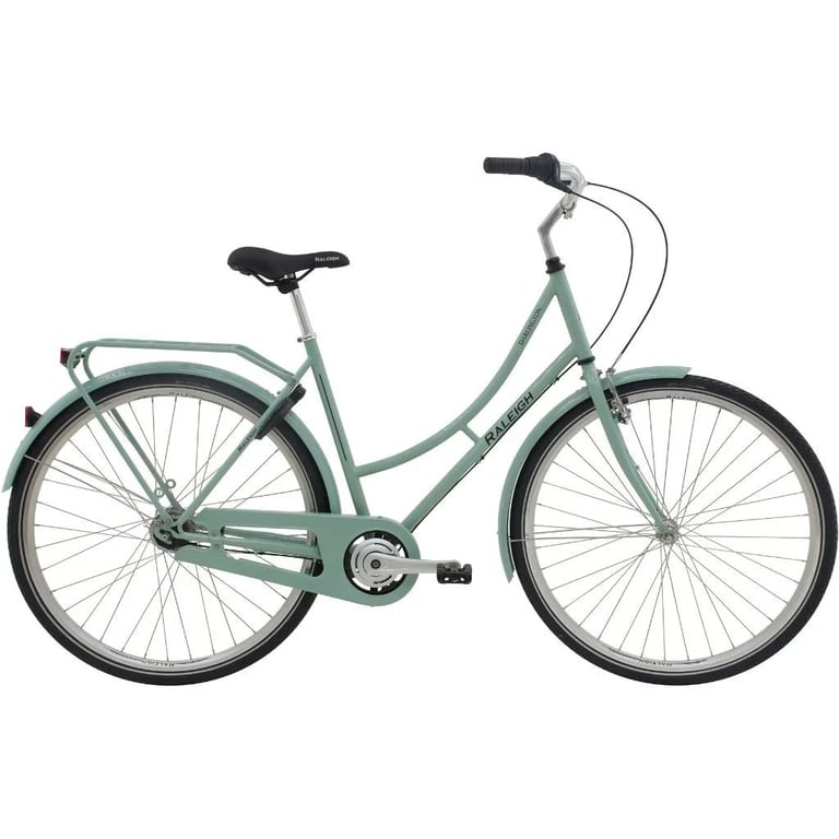 Billede af en lysegrøn damescootercykel med lav indstigning, sort sæde og bagagebærer.