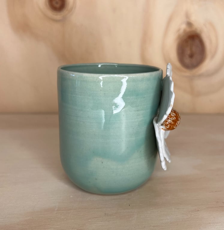 Kop med stor blomst billede 2