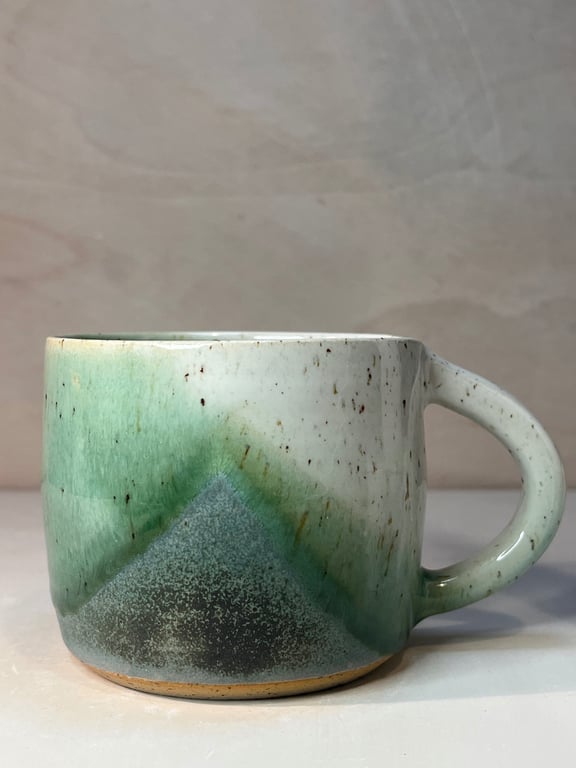 Kop. 370 ml. H: 7,5 cm