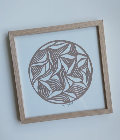 20x20cm papercut, nougat, indrammet