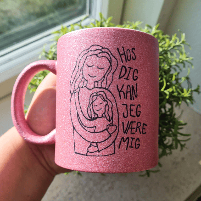 Krus: Hos dig kan jeg være mig Pink Glimmer