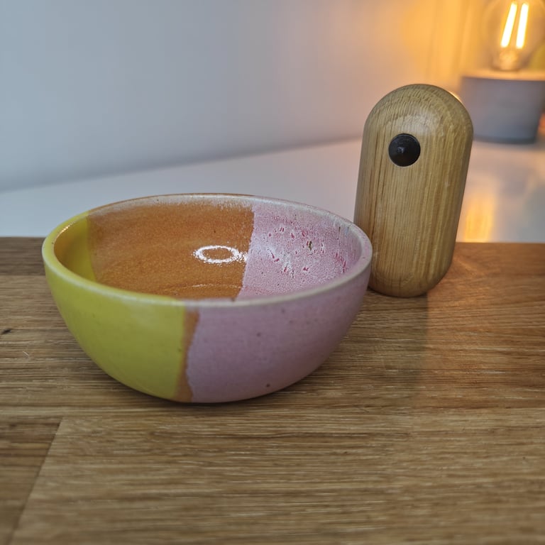 Lyserød/gul skål billede 2