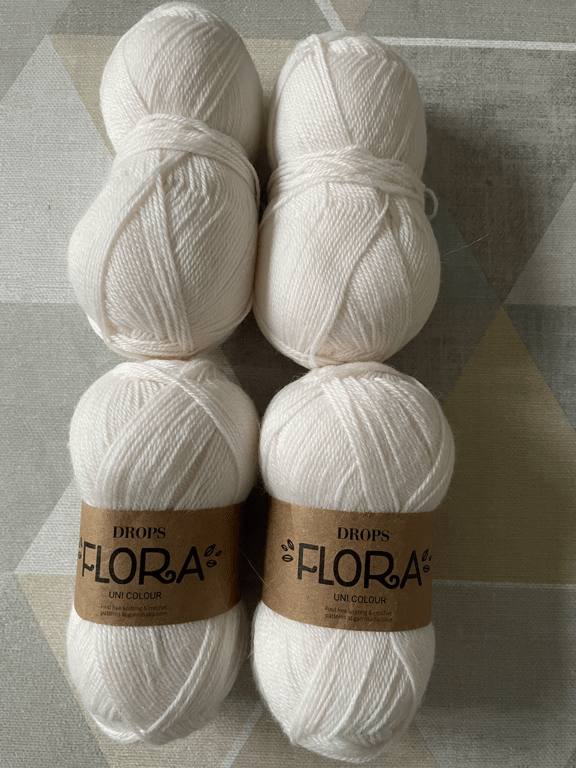Drops Flora (205 g) Hvid (farve 02 dyelot 7E1053) 