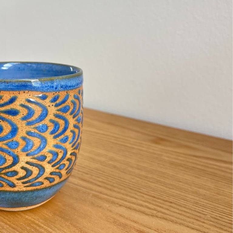 Blå mønstret kop billede 3