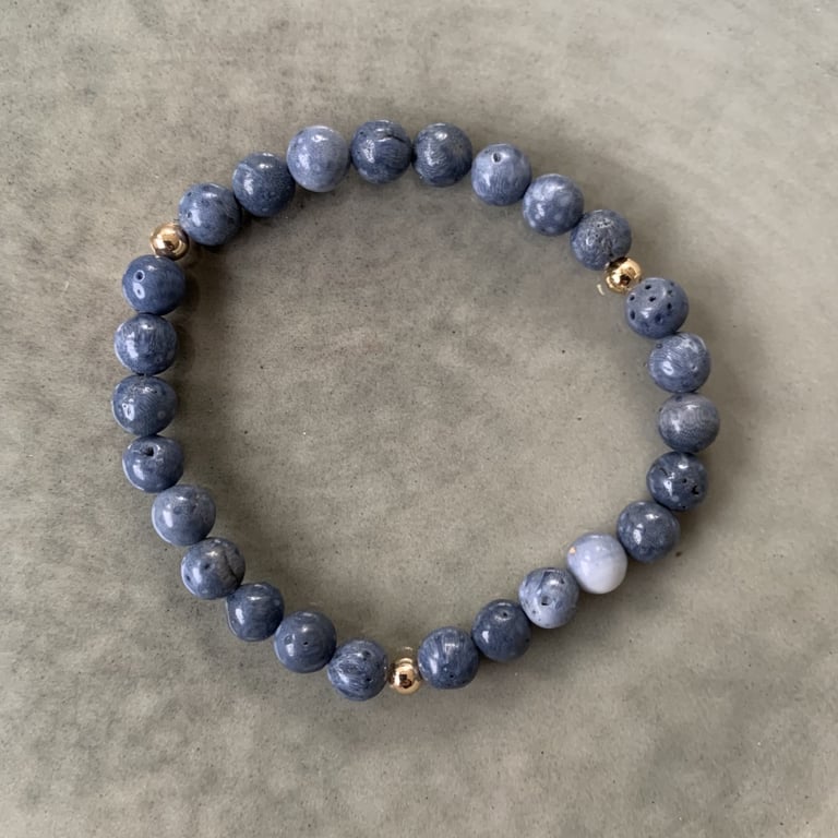 Blå koral armbånd 6mm