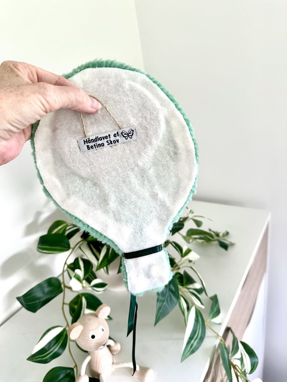 Tuftet farverig ballon (lille)- Håndlavet vægkunst i 100% uld. billede 4